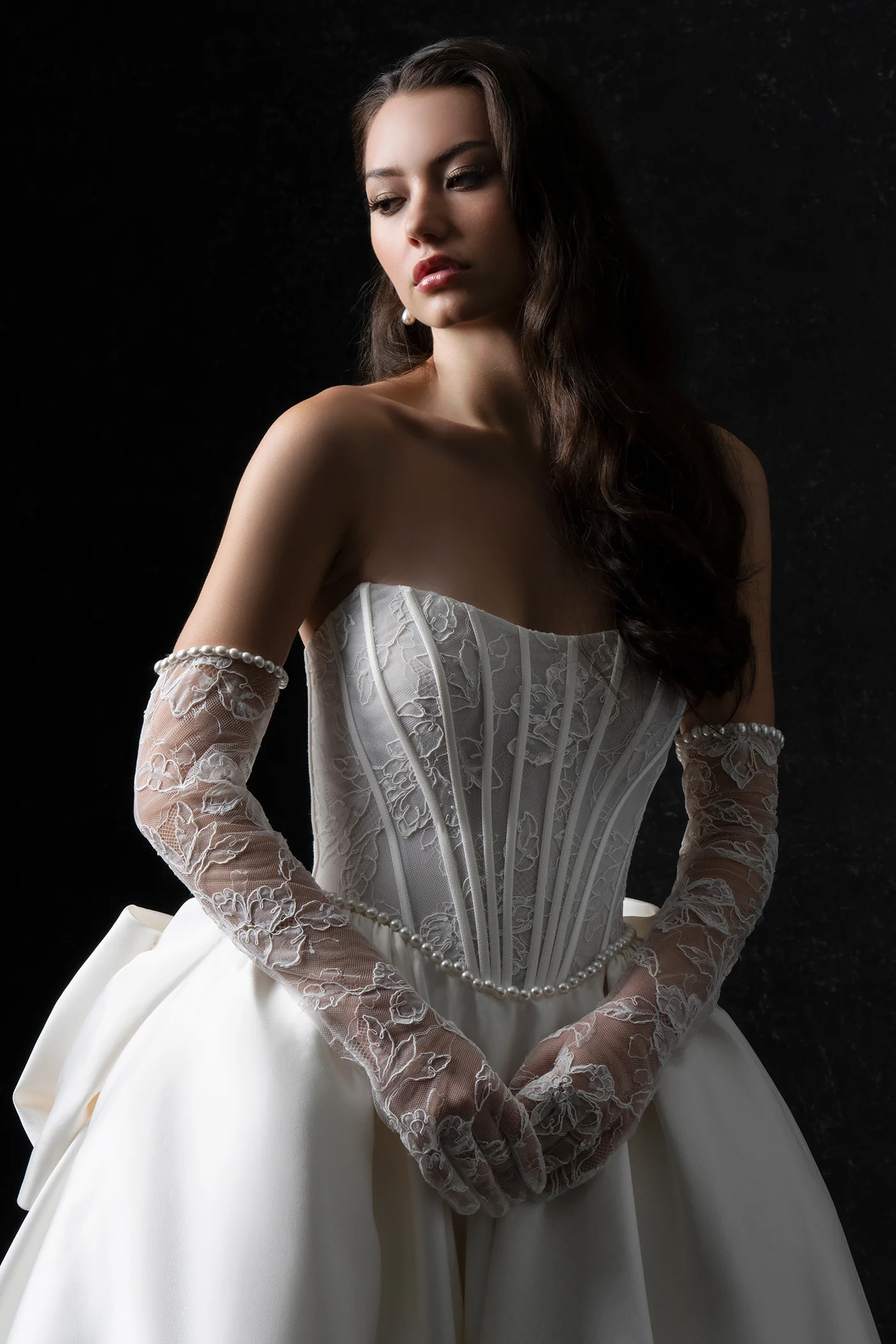 Fabulous pearl-lined lace gloves