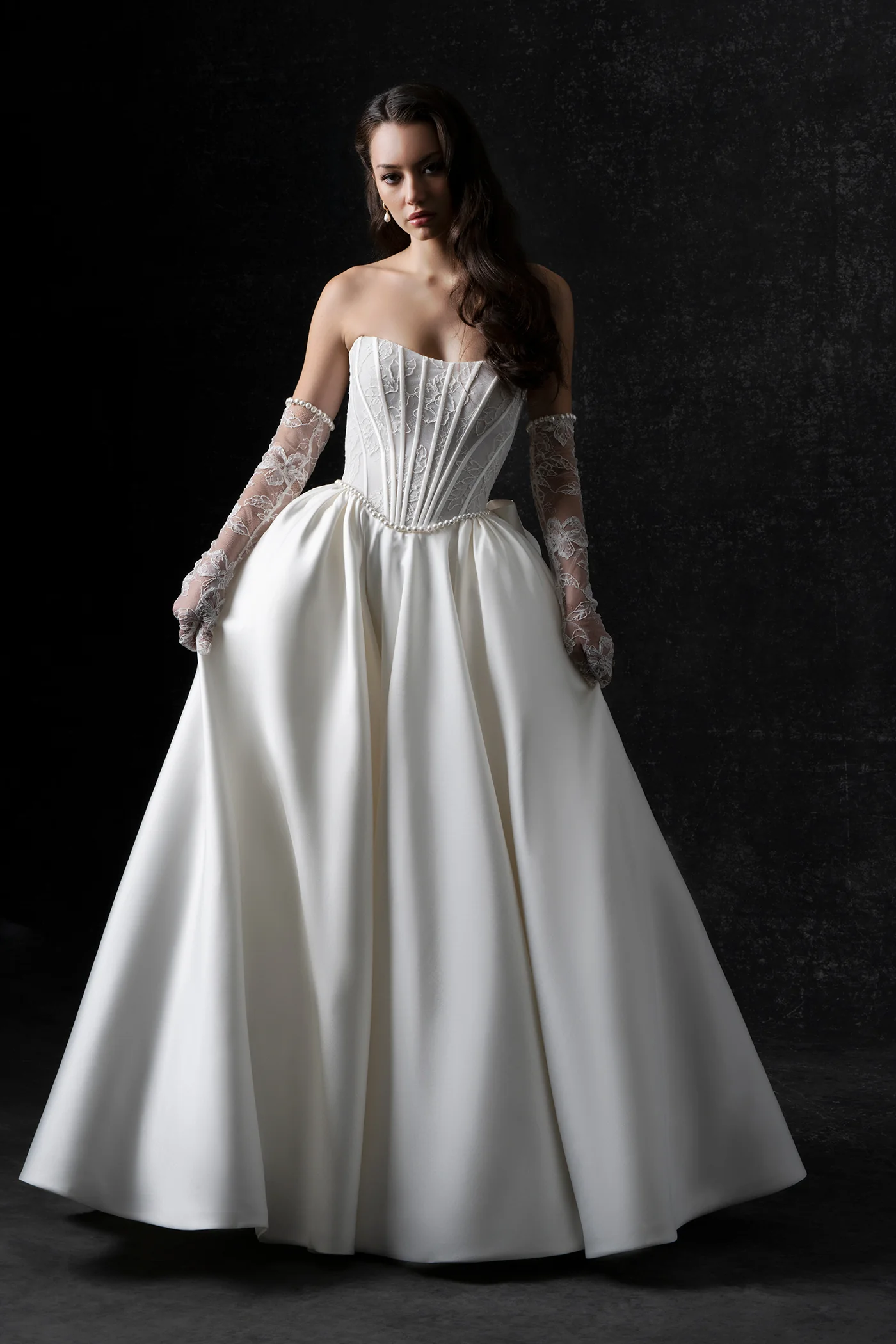 Fabulous pearl-lined lace gloves