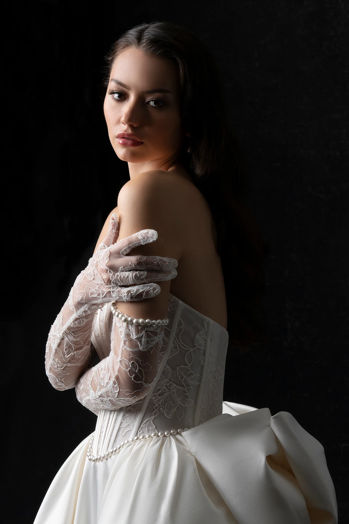 Fabulous pearl-lined lace gloves